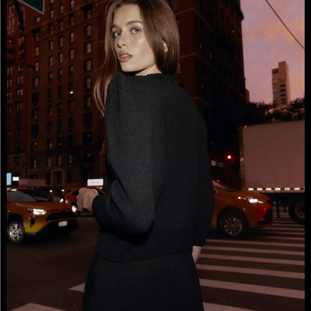 Zara limited edition minimalist cardigan with marked shoulder & gold button - Picture 7 of 12